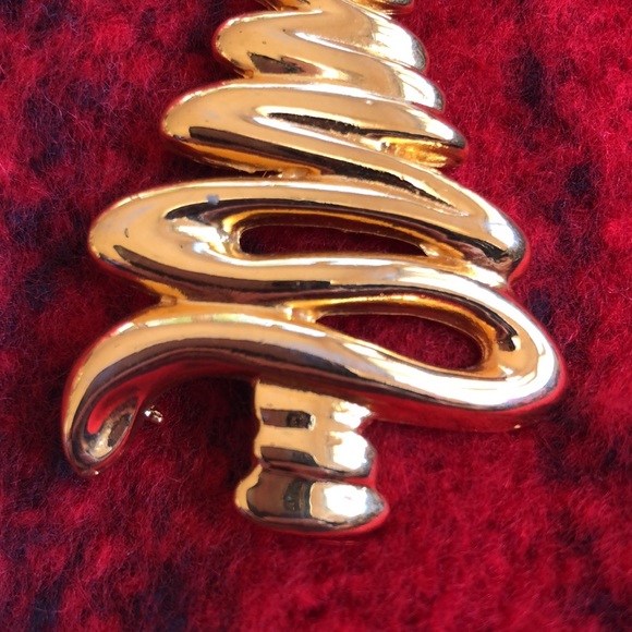 Vintage 90’s Christmas Tree gold tone pin/ brooch - Picture 6 of 6